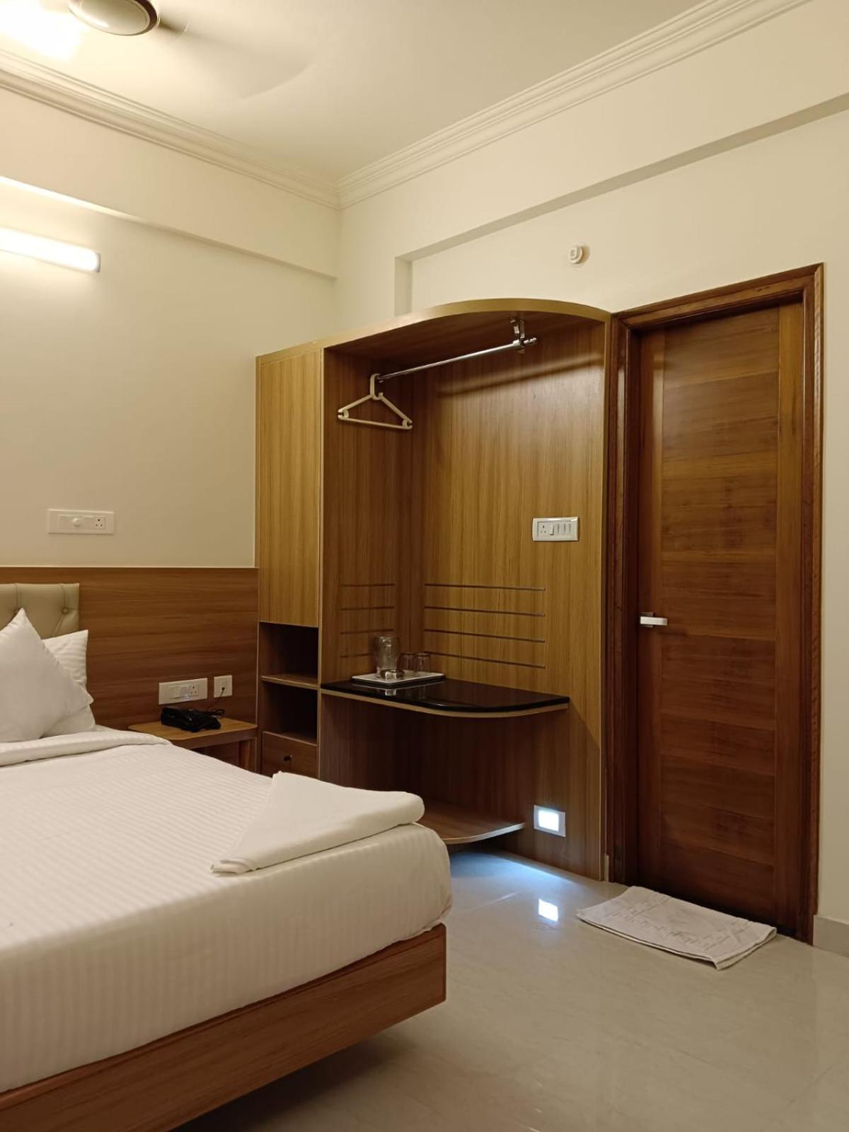 Krishna Inn Bangalore Exterior foto